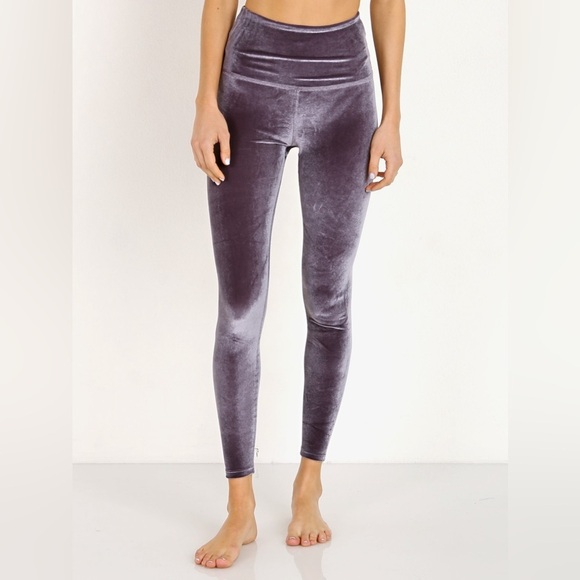 Beyond Yoga Velvet Motion High Waisted Midi Leggings - Picture 1 of 10